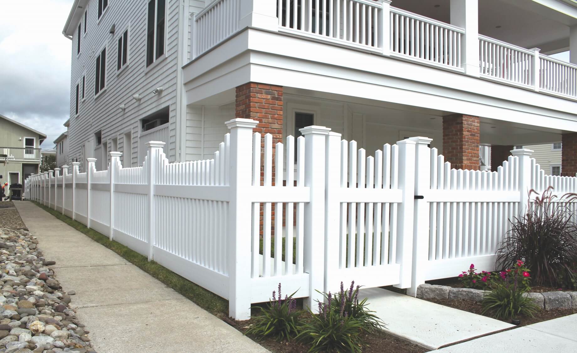 new-england-vinyl-picket-fence-3