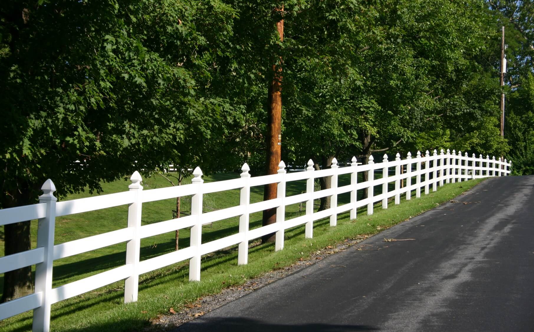 3-rail-post-rail-vinyl-fence-3