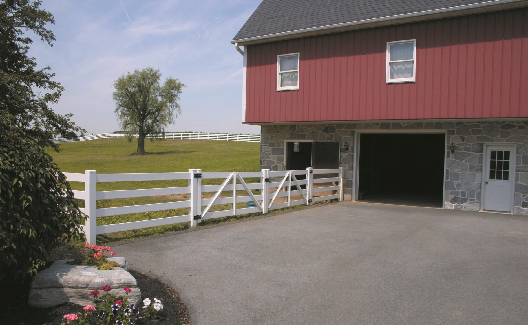 4-rail-post-rail-vinyl-fence-6