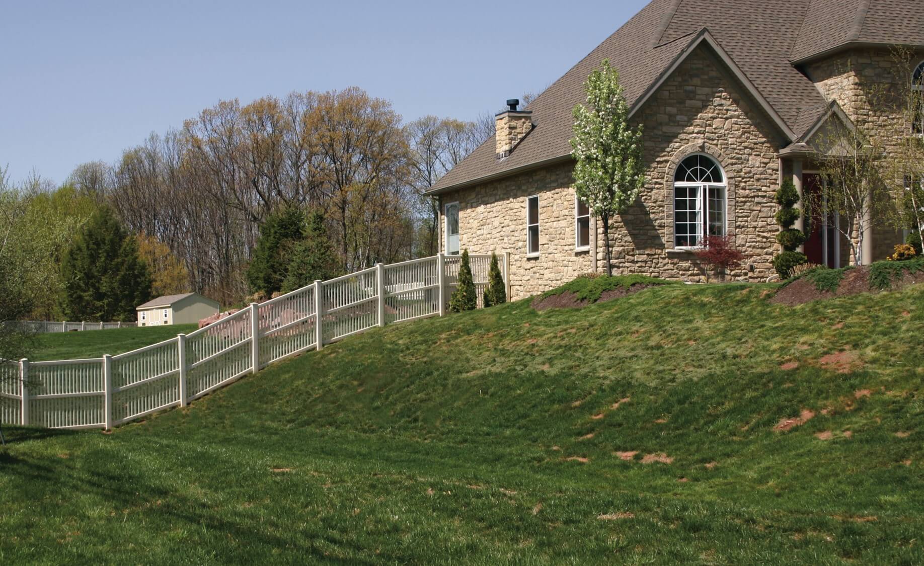 ramada-vinyl-yard-fence-1