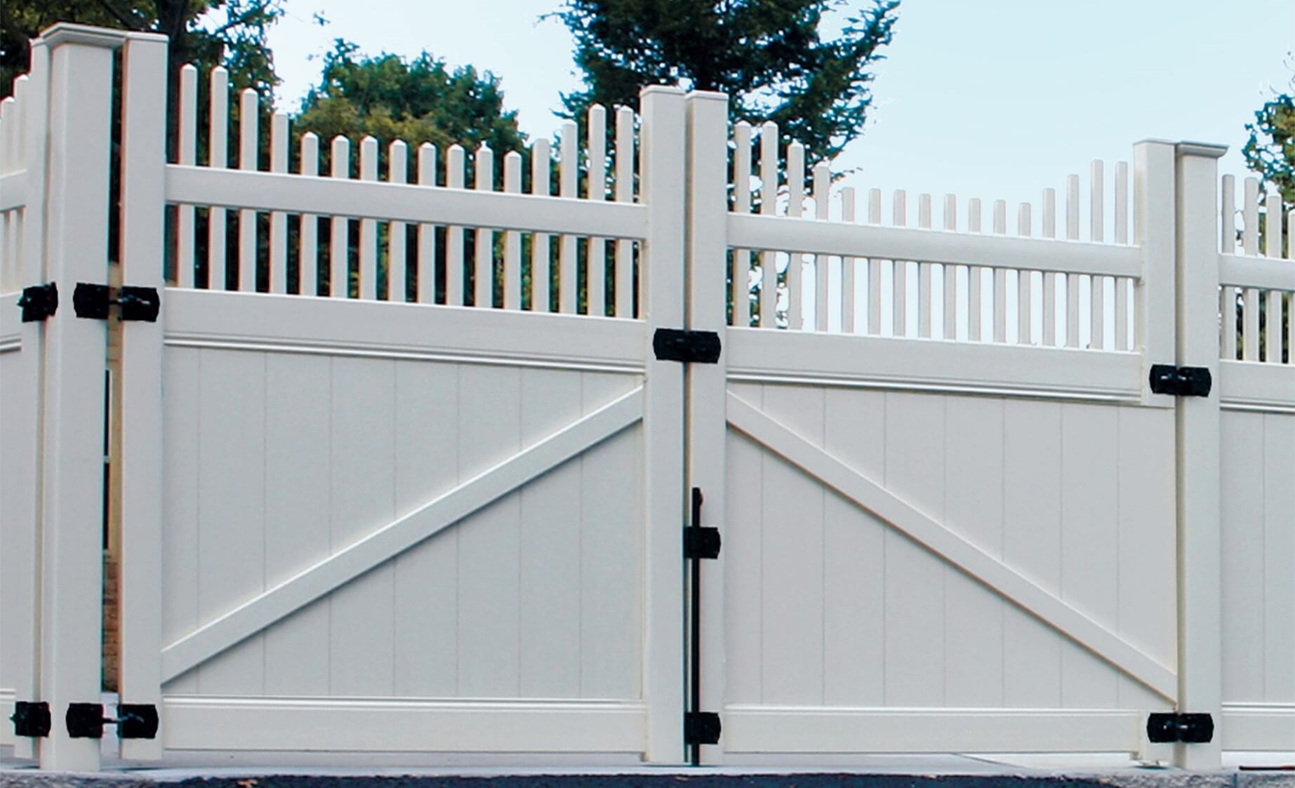 vinyl-gates-with-gate-hardware-superior-plastic-products-2